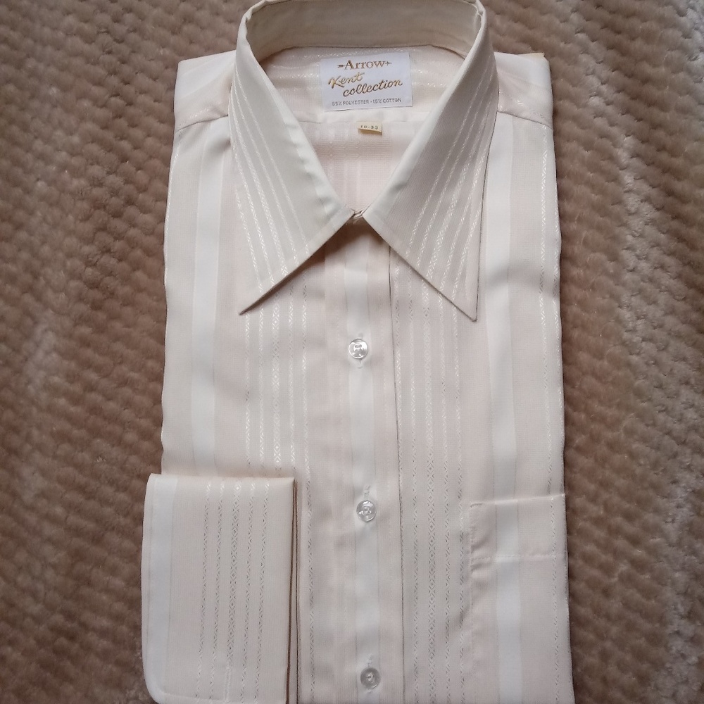 🌻3/$10🌻Vintage Arrow Dress Shirt...